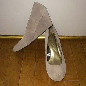 COPY - Grey, suede wedges